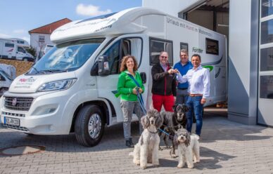 Übergabe Wohnmobil an Mieter mit Hund