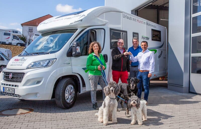 missfrenzy_uebergabe_lutz-klein Hubert Lechner mit neuem Lizentpartner